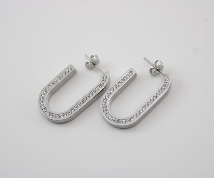 עגילים נופלים בשילוב שיבוץ צדדי