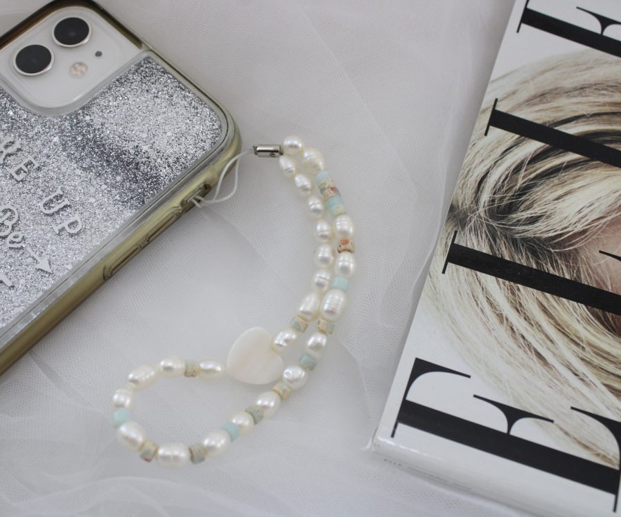 מחזיק לטלפון מעוצב בשילוב פנינים ולב