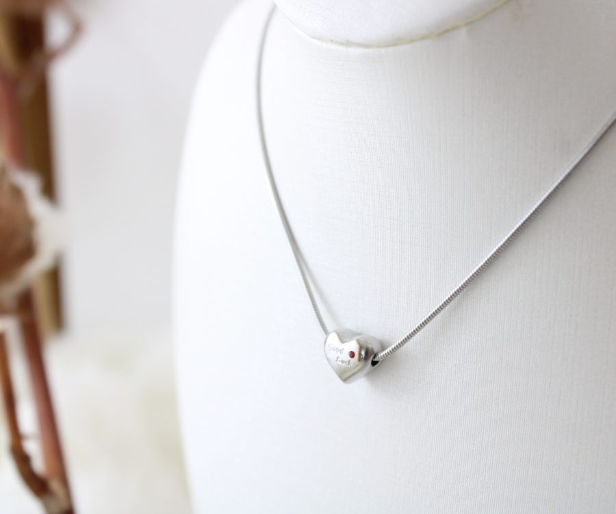 שרשרת לב בשילוב חריטות