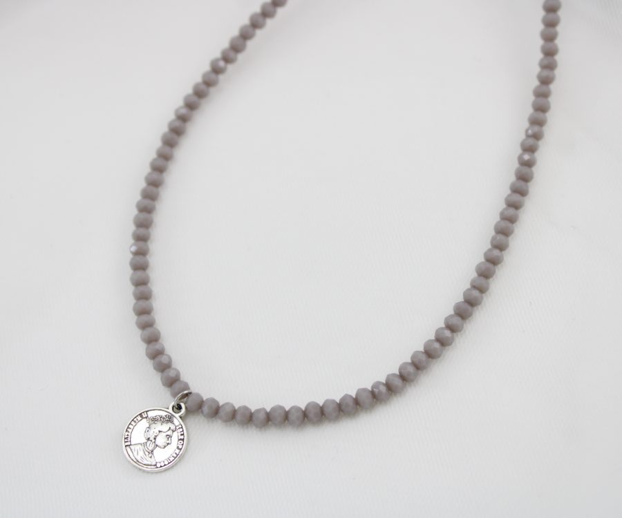 שרשרת קריסטלים סגול כהה בשילוב מטבע