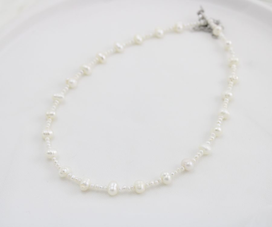 שרשרת מעוצבת פנינים קטנות משולבות