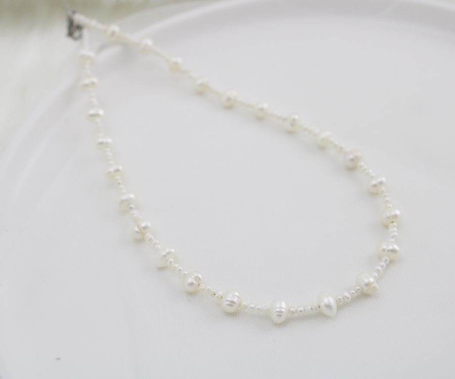 שרשרת מעוצבת פנינים קטנות משולבות