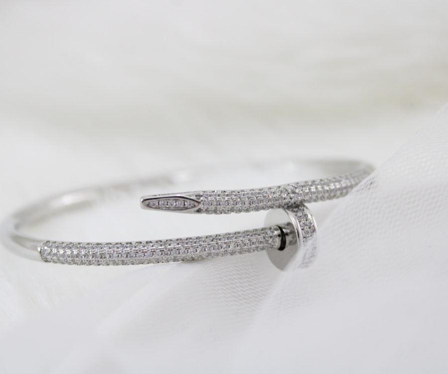 צמיד קשיח בשילוב מסמר משובץ