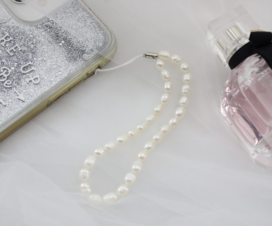 מחזיק לטלפון מעוצב בשילוב פנינים