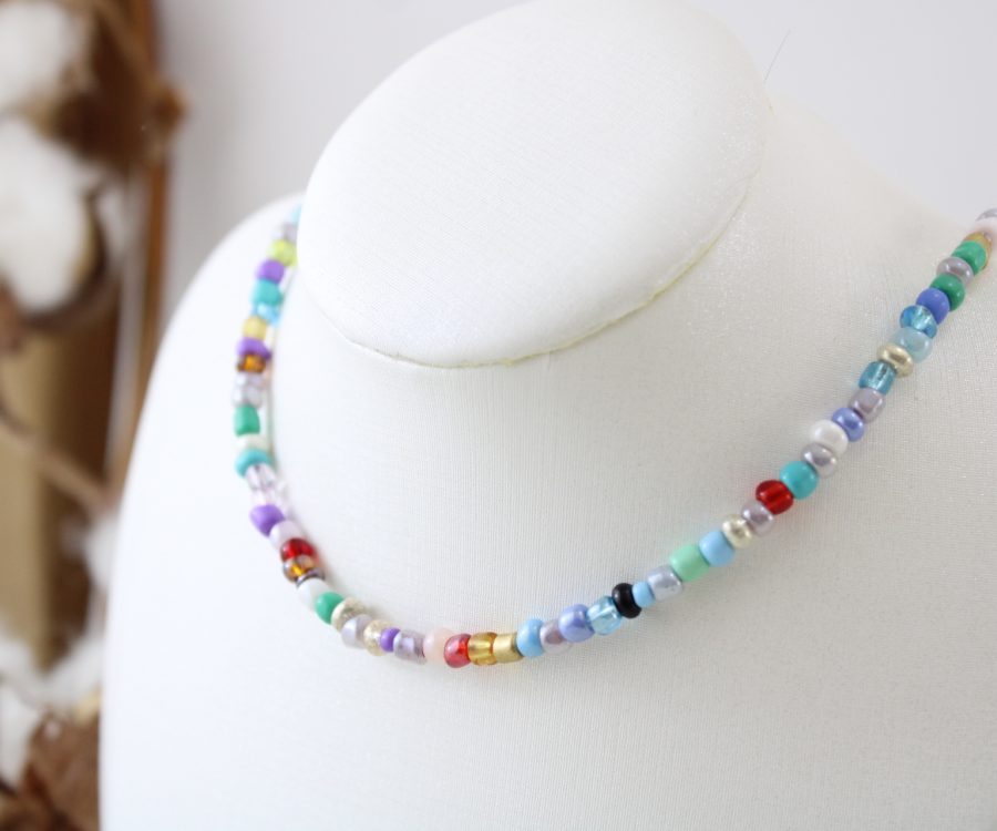 שרשרת חרוזים צבעוניים