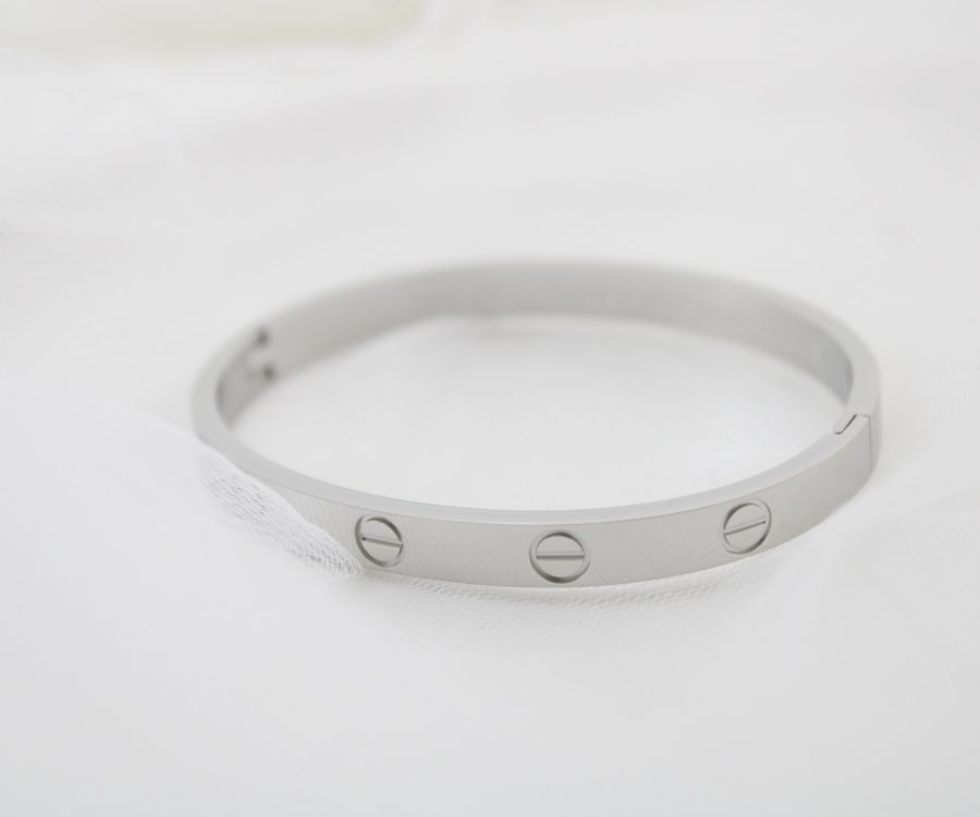 צמיד קשיח בשילוב חריטות