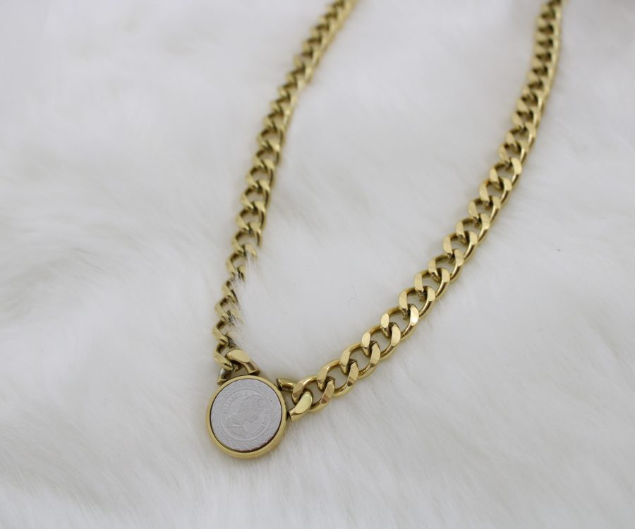 שרשרת גורמט מוזהבת ומטבע