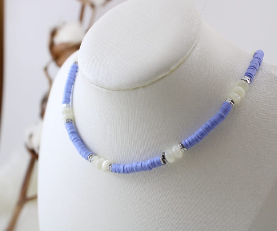 שרשרת מעוצבת דיסקיות סיליקון סגולות בשילוב חרוזי צדפה