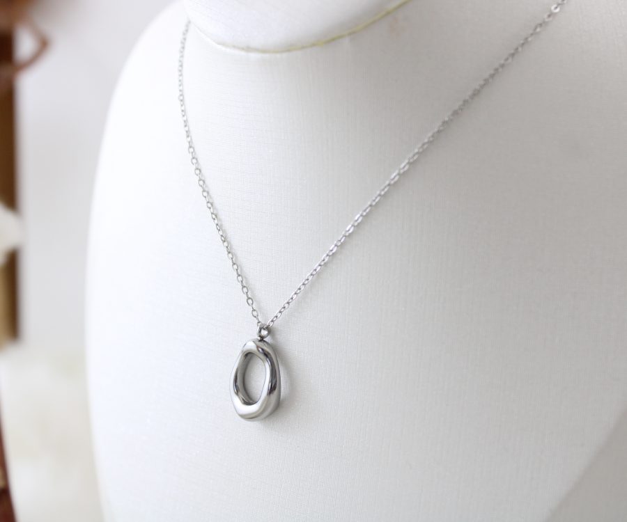 שרשרת בשילוב אלמנט אליפסה מעוצב