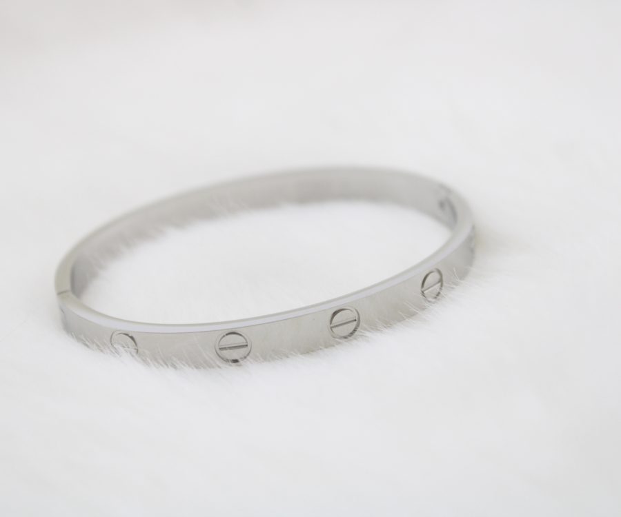 צמיד קשיח בשילוב חריטות