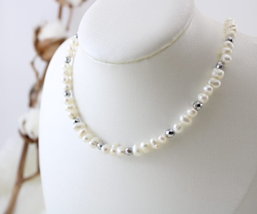 שרשרת מעוצבת פנינים עגולות והמטייט