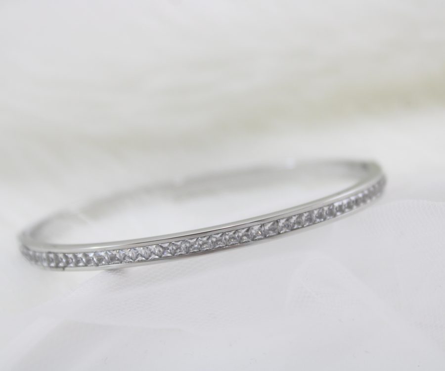 צמיד קשיח בשילוב פס משובץ