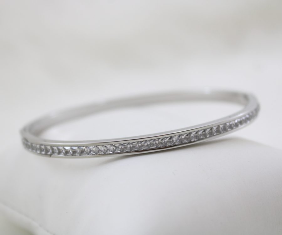 צמיד קשיח בשילוב פס משובץ