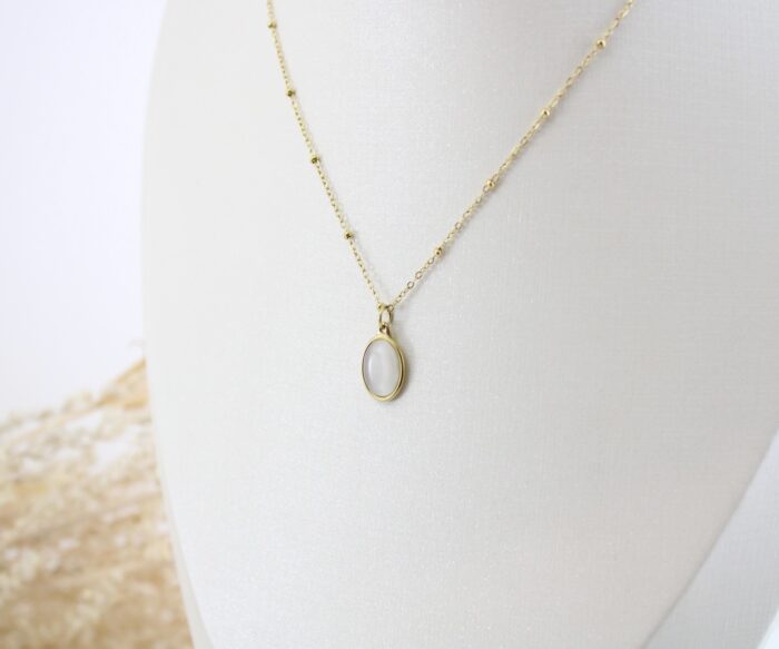 שרשרת אבן בהירה בציפוי זהב