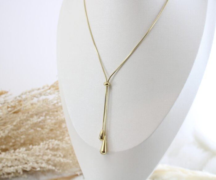 שרשרת נופלת מעוצבת בציפוי זהב