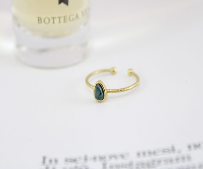 טבעת טיפה ירוקה בציפוי זהב