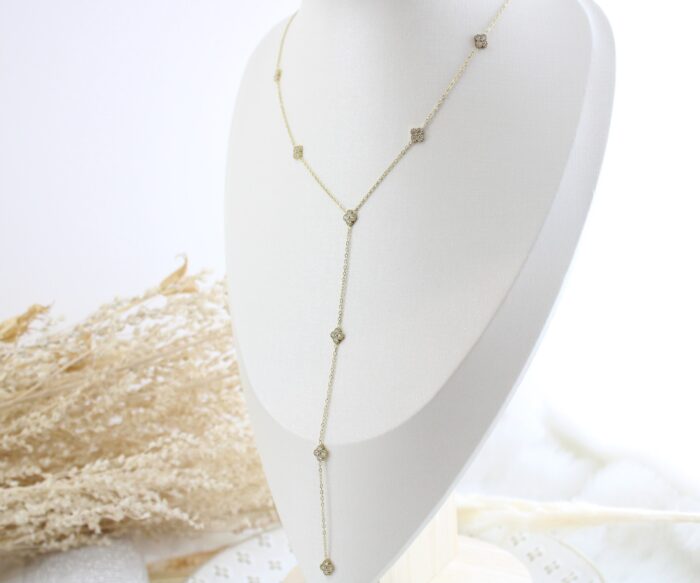 שרשרת פרחים נופלת בציפוי זהב