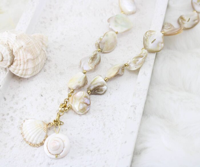 שרשרת צדפים בציפוי זהב