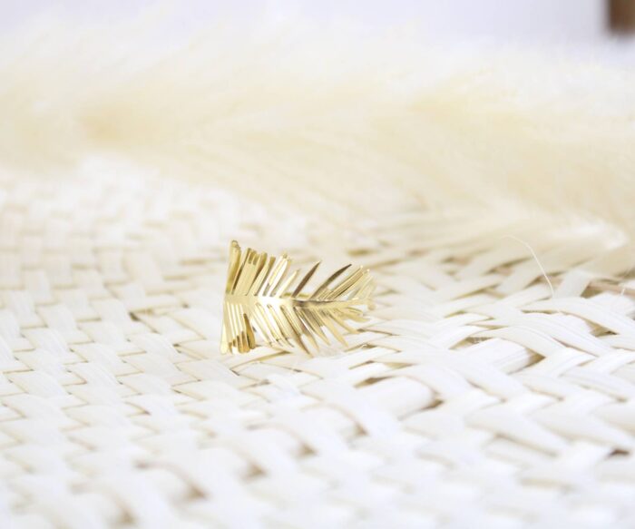 טבעת נוצה פתוחה בציפוי זהב