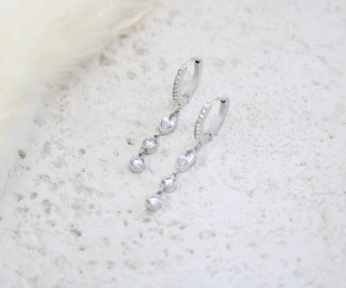 עגילי חישוק משובצים בשילוב אבנים וזרקונים