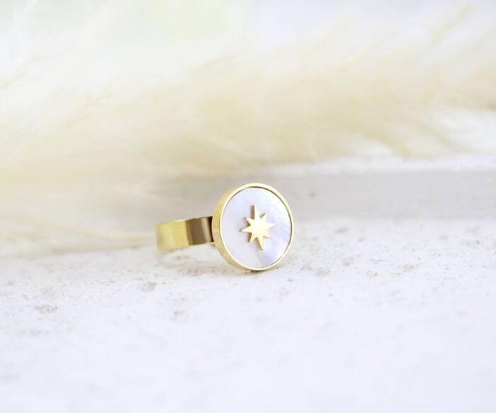 טבעת אבן לבנה וכוכב בציפוי זהב
