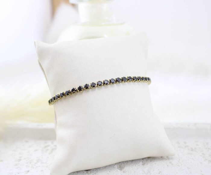 צמיד טניס שחור בציפוי זהב