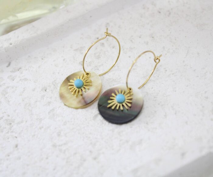 עגילי חישוק דקים צדף כוכב ואבן טורקיז