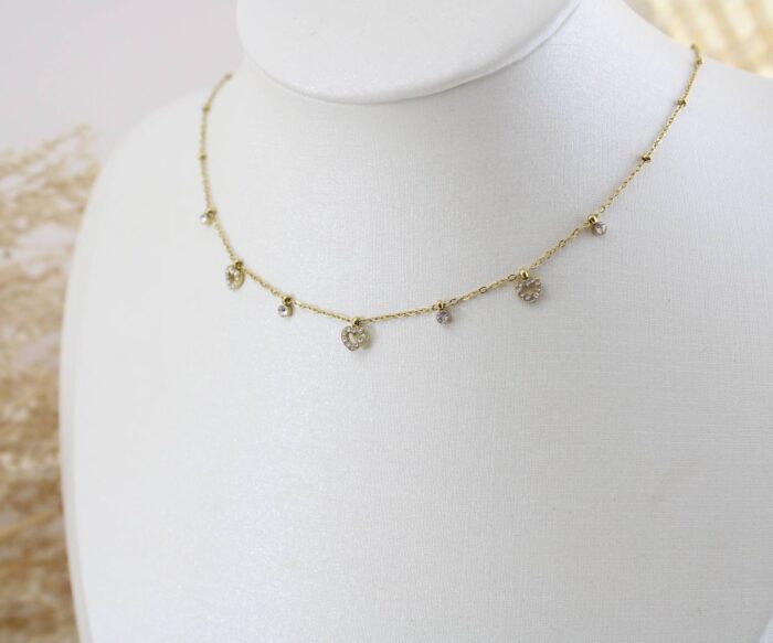 שרשרת לבבות חלולים קטנים משובצים בציפוי זהב