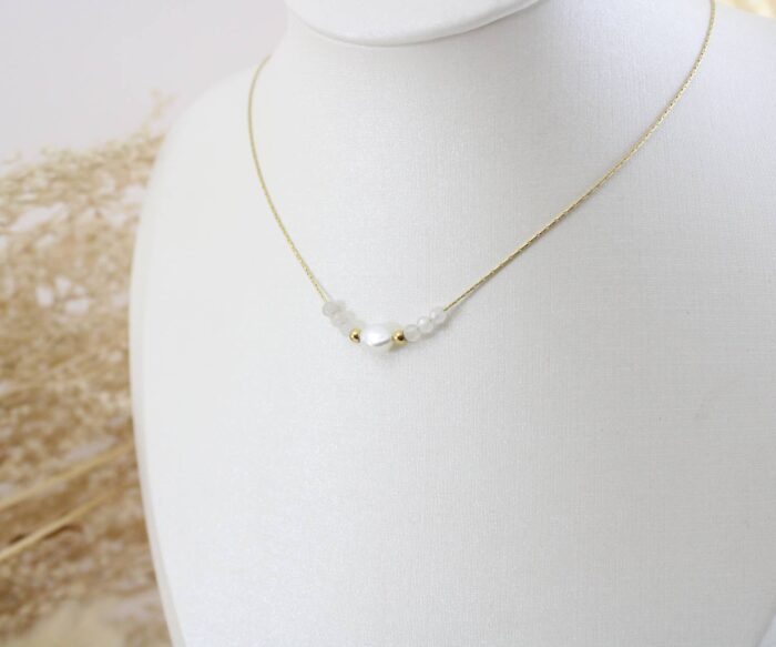 שרשרת פנינה ואבנים לבנות