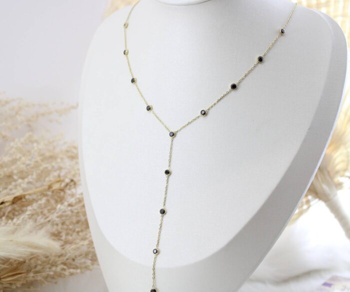 שרשרת נופלת אבנים בשילוב אבנים שחורות בציפוי זהב