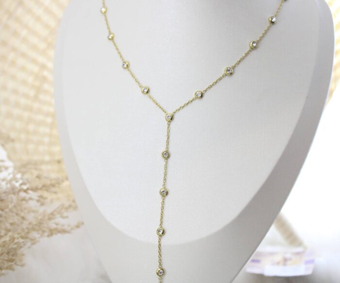 שרשרת ארוכה נופלת בשילוב זרקונים עבים