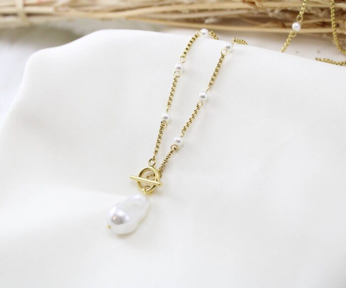 שרשרת בשילוב סוגר t ופנינה בציפוי זהב