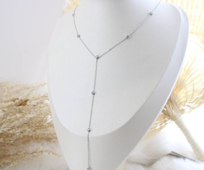 שרשרת זרקונים נופלת