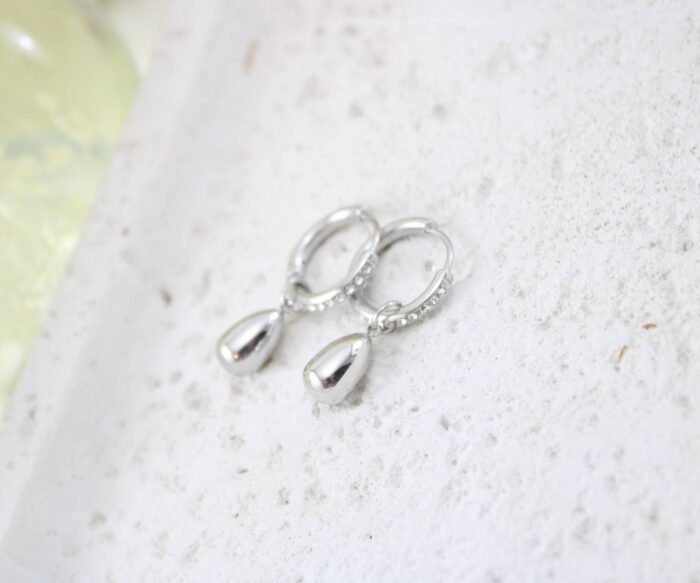 עגילי חישוק משובצים בשילוב תליון