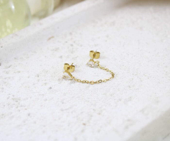 עגיל מחובר בשילוב אבן טיפה וזרקון