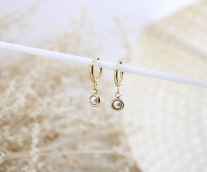 עגילי חישוק קטנים בשילוב פנינה