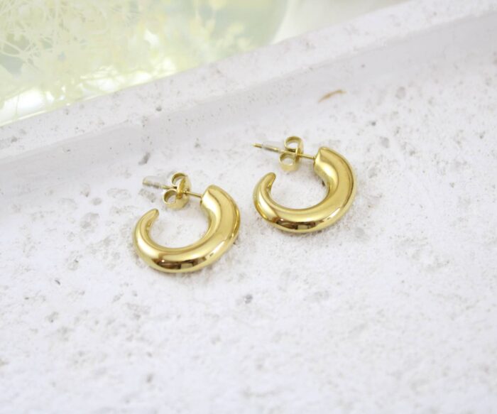 עגילי חישוק פתוחים מעוצבים