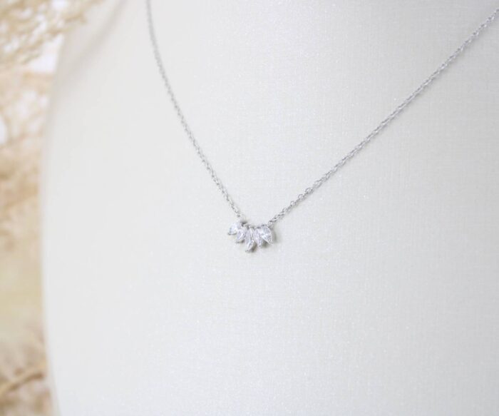 שרשרת מניפה משובצת