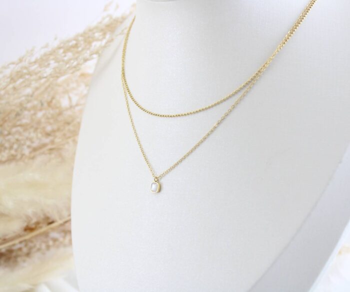 שרשרת כפולה בשילוב אבן לבנה קטנה בציפוי זהב