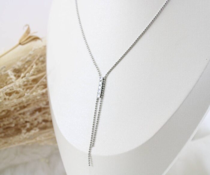 שרשרת נופלת בשילוב זרקונים ופסים נופלים