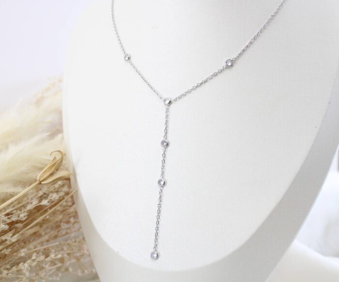 שרשרת זרקונים נופלת