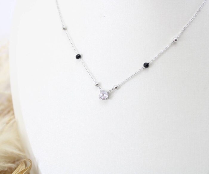 שרשרת אבן בשילוב קריסטלים שחורים