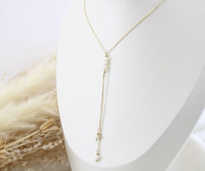 שרשרת פנינים נופלת בציפוי זהב