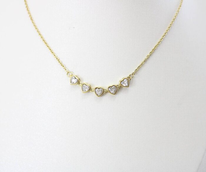 שרשרת אבני לבבות בציפוי זהב