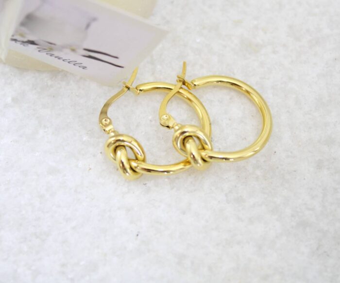 עגילי חישוק קשירה מעוצבת