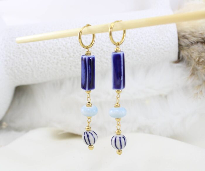 עגילי חישוק בשילוב אבנים סגולות גדולות