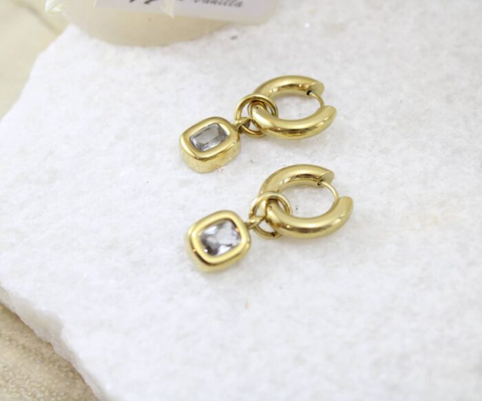 עגילי חישוק עבים בשילוב אבן