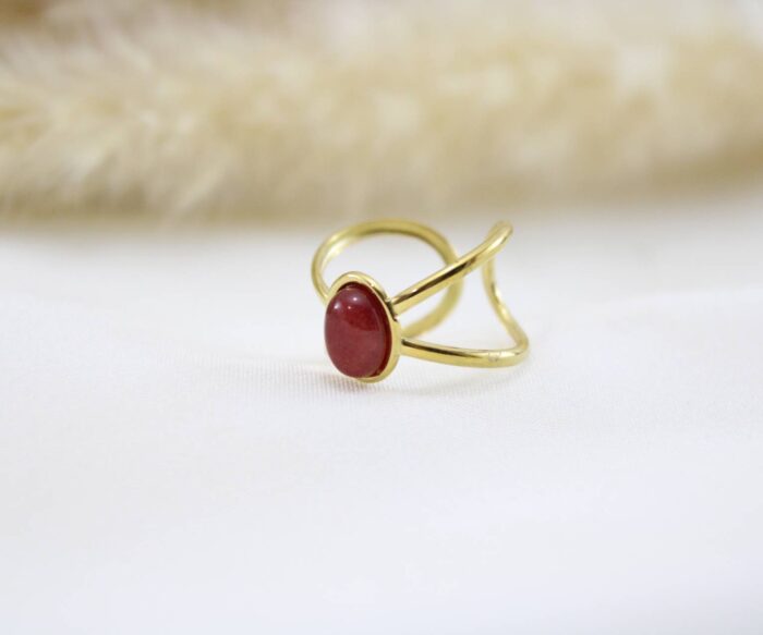טבעת איקס פתוחה בשילוב אבן אדומה