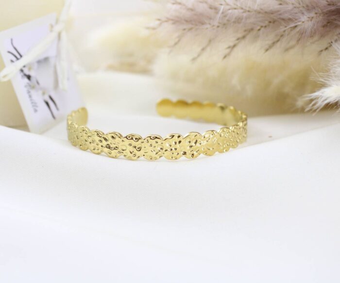 צמיד קשיח פתוח בשילוב עיגולים מרוקעים