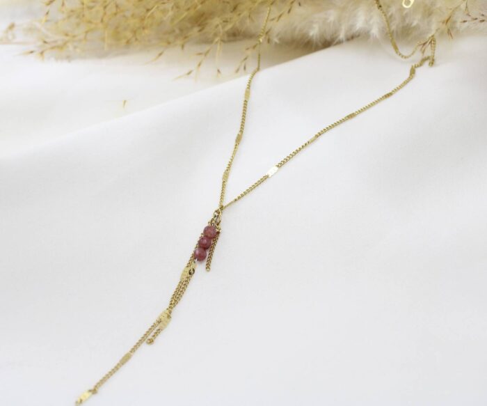 שרשרת נופלת בשילוב אבנים אדומות